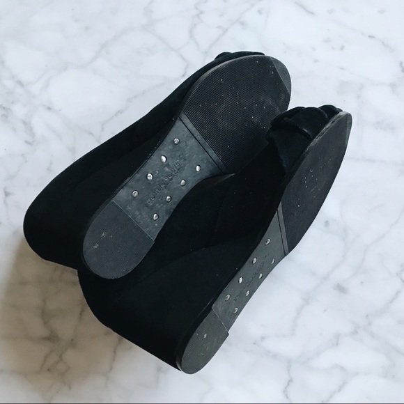 Gentle Souls Black Suede Peep Toe Wedges - 8.5M - Picture 6 of 7